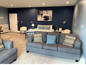 Room - Peaceful 1-bedroom condo with AC in charming Grand Island (Grand Island)