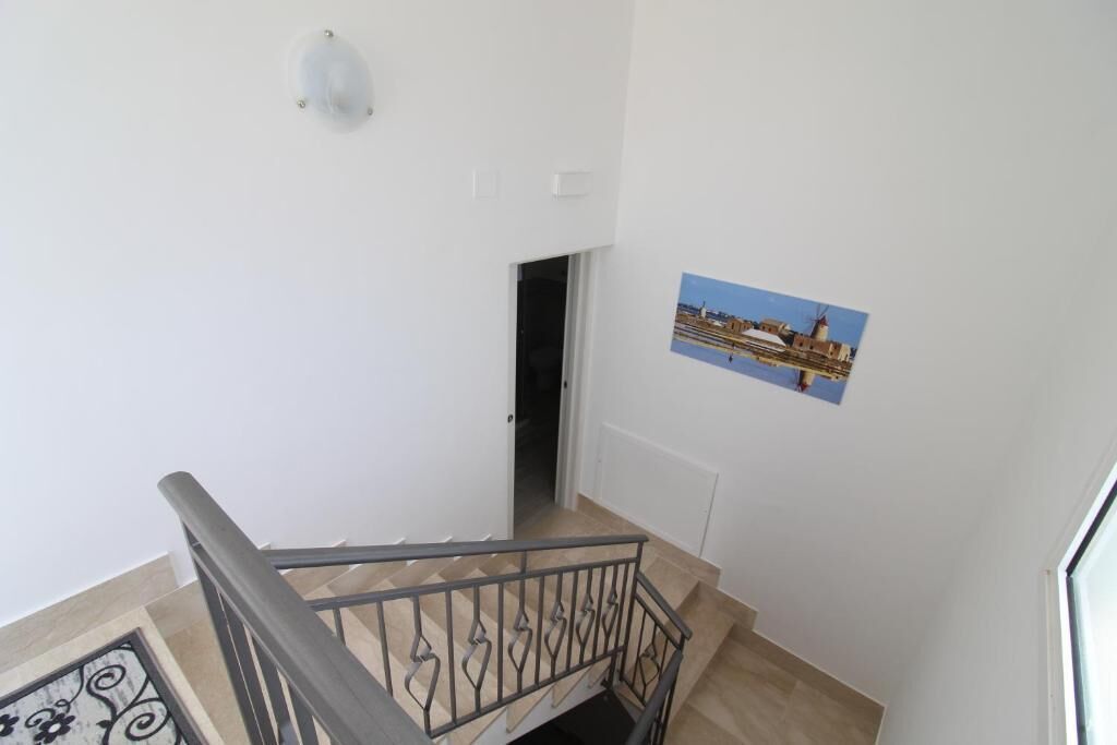 Chambre triple, balcon, vue sur la ville | Intérieur