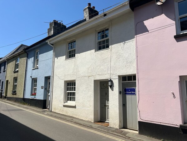 Exterior - Cosy coastal cottage in South Devon village (Kingsbridge)