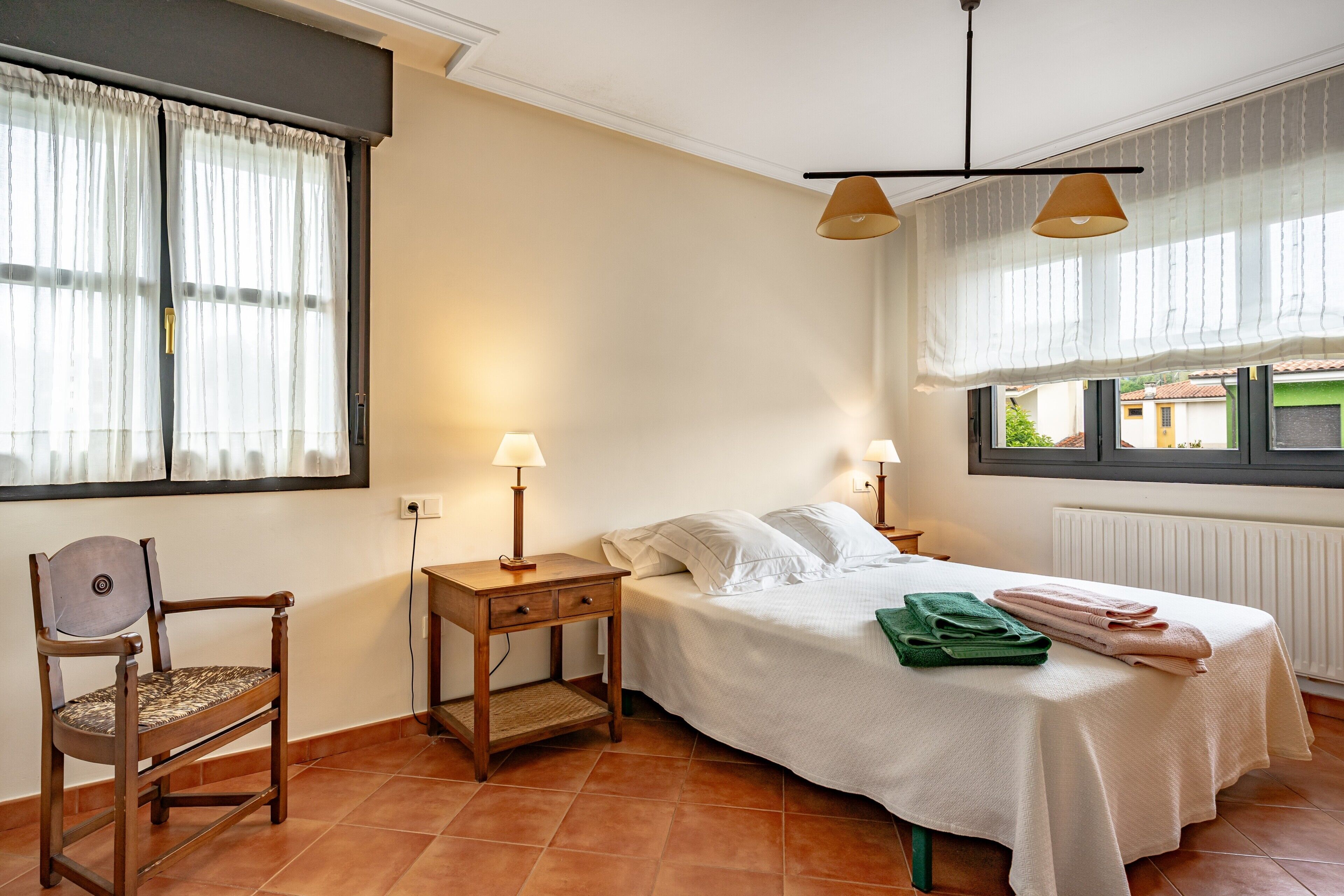 3 dormitorios, tabla de planchar con plancha, wifi y ropa de cama