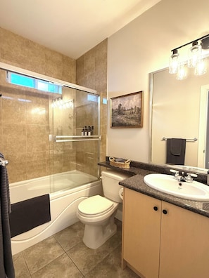 Hair dryer, towels, soap, toilet paper - jackson rose - cozy, all in one private suite (Surrey)