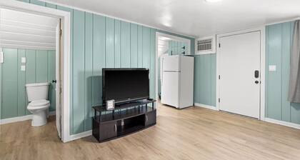 Upstairs Apartment in Downtown Clarkston