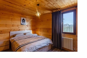 Free minibar, in-room safe, laptop workspace, soundproofing