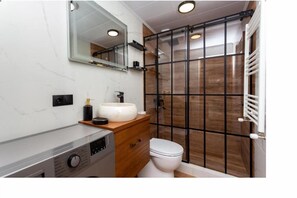 Shower, free toiletries, hair dryer, slippers - eko VİLLA (T'bilisi)