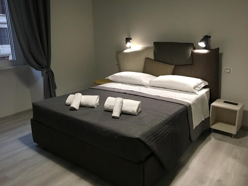 Superior Room for 1 to 4 people   Piazza Bologna
