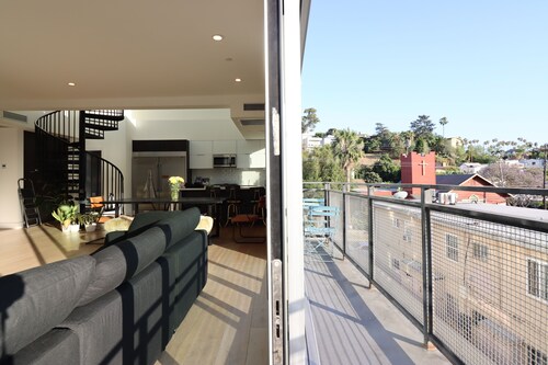 Chic 3 bedroom oasis in Echo Park / Dodgers Stadium+EV+4 Parkings