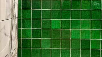 Dusche, Handtücher, Seife, Toilettenpapier