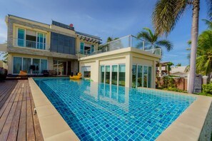 Villa, balkong, strandutsikt | Basseng | Utendørsbasseng