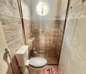 Standard Suite, Non Smoking | Bathroom | Free toiletries, towels - Pousada Shanti  (Alto Paraíso de Goiás)