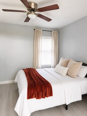 Room -  Minutes from Restaurants, Beaches Shopping & Major Work Sites (Port Charlotte)