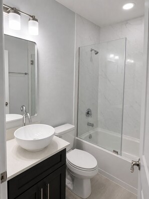 Bathroom -  Minutes from Restaurants, Beaches Shopping & Major Work Sites (Port Charlotte)