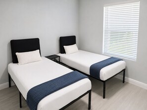 Spa -  Minutes from Restaurants, Beaches Shopping & Major Work Sites (Port Charlotte)
