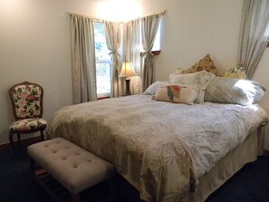Room - Scenic House has the most spectacular view on Whidbey, blocks from the beach! (Freeland)