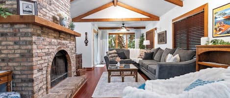 Smart TV, fireplace, ping pong