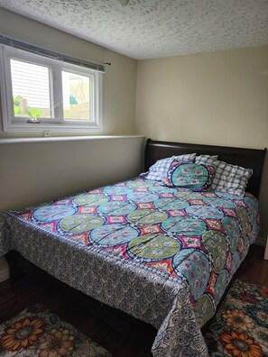 Room - Cozy Place, centrally located, close to everything this town offers (Grand Falls-Windsor)