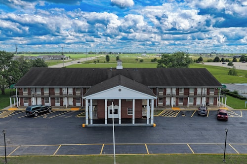 Economy Inn & Suites