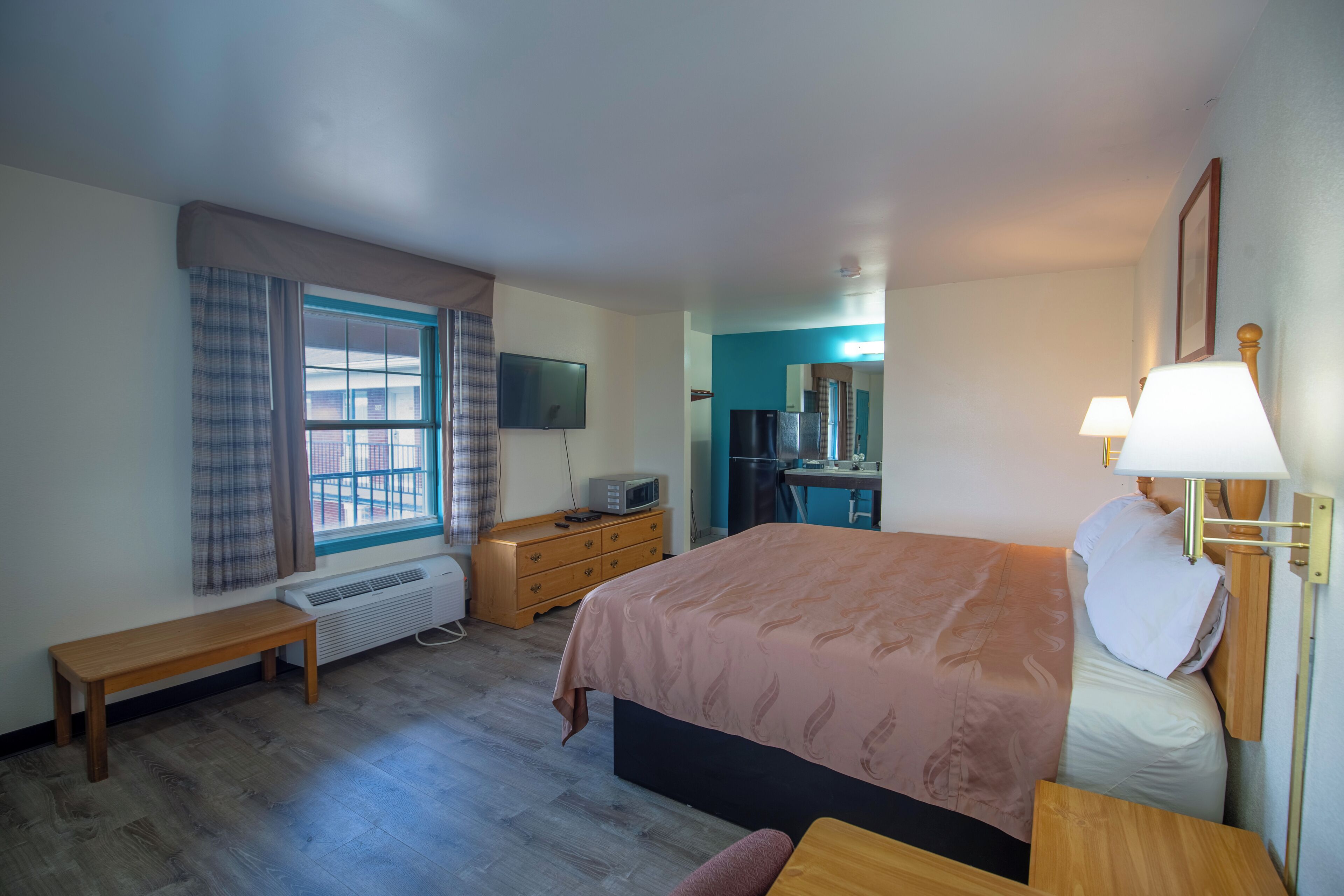 Deluxe Single Room, 1 King Bed, Non Smoking | Free WiFi