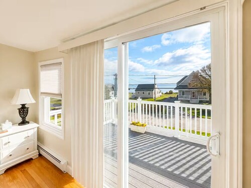 Backyard Retreat / 5 Min > Beach & Main St