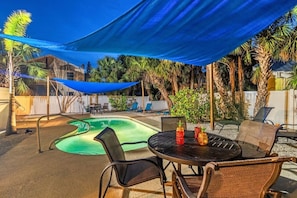 Pool - Offering 5% Rebate on Room Rate if Booked by 9pm (Holmes Beach)