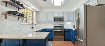 Charming 3-bedroom house in College Station with large backyard