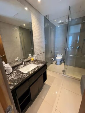 Bathroom - Ocean View Luxury Apartment in H2 Bocagrande - Pool & Beach (Cartagena de Indias)
