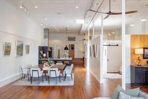 Dining - Hammond Penthouse  Historic Downtown Staunton (Staunton)