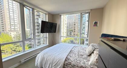Downtown Vancouver - PRIVATE Room - SHARED Apartment