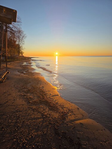 Lake Huron Freebird - Cozy 2BR Cottage with Beach Access & Golf Nearby