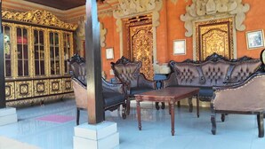 A room with ornate furniture, a large cabinet, and a decorative ceiling. - Cozzy Ida Guest House (Sukawati)