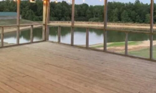 Scottarosa Lodge 
Sleeps up to 6 - I Spacious room and 1 bathroom- 1 deck