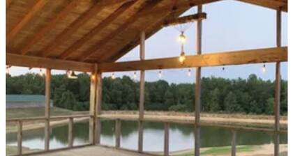 Scottarosa Lodge
Sleeps up to 6 - I Spacious room and 1 bathroom- 1 deck