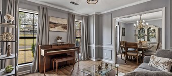 5BR Near Graceland Sleeps 10 with Piano, Fire Pit, and Games
