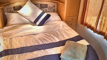 Iron/ironing board, WiFi, bed sheets