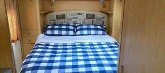 Sunshine Caravan - Private & Self-Contained, 250m from Hospital