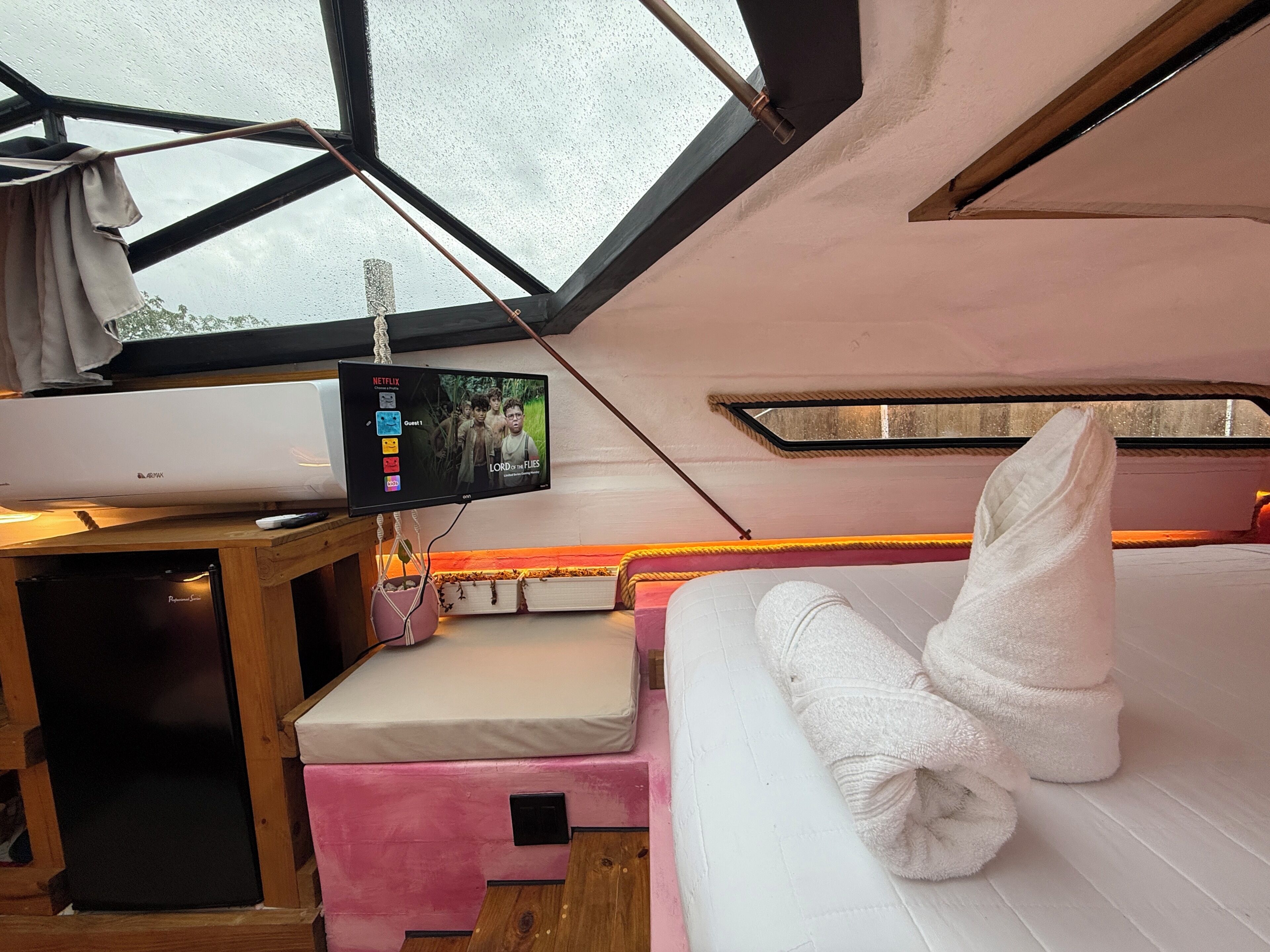 Double Room, 1 Queen Bed | Free WiFi