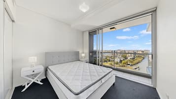 Cortinas blackout, tabla de planchar con plancha y wifi gratis