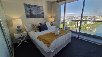 Deluxe Apartment, River View | Blackout drapes, iron/ironing board, WiFi (free)