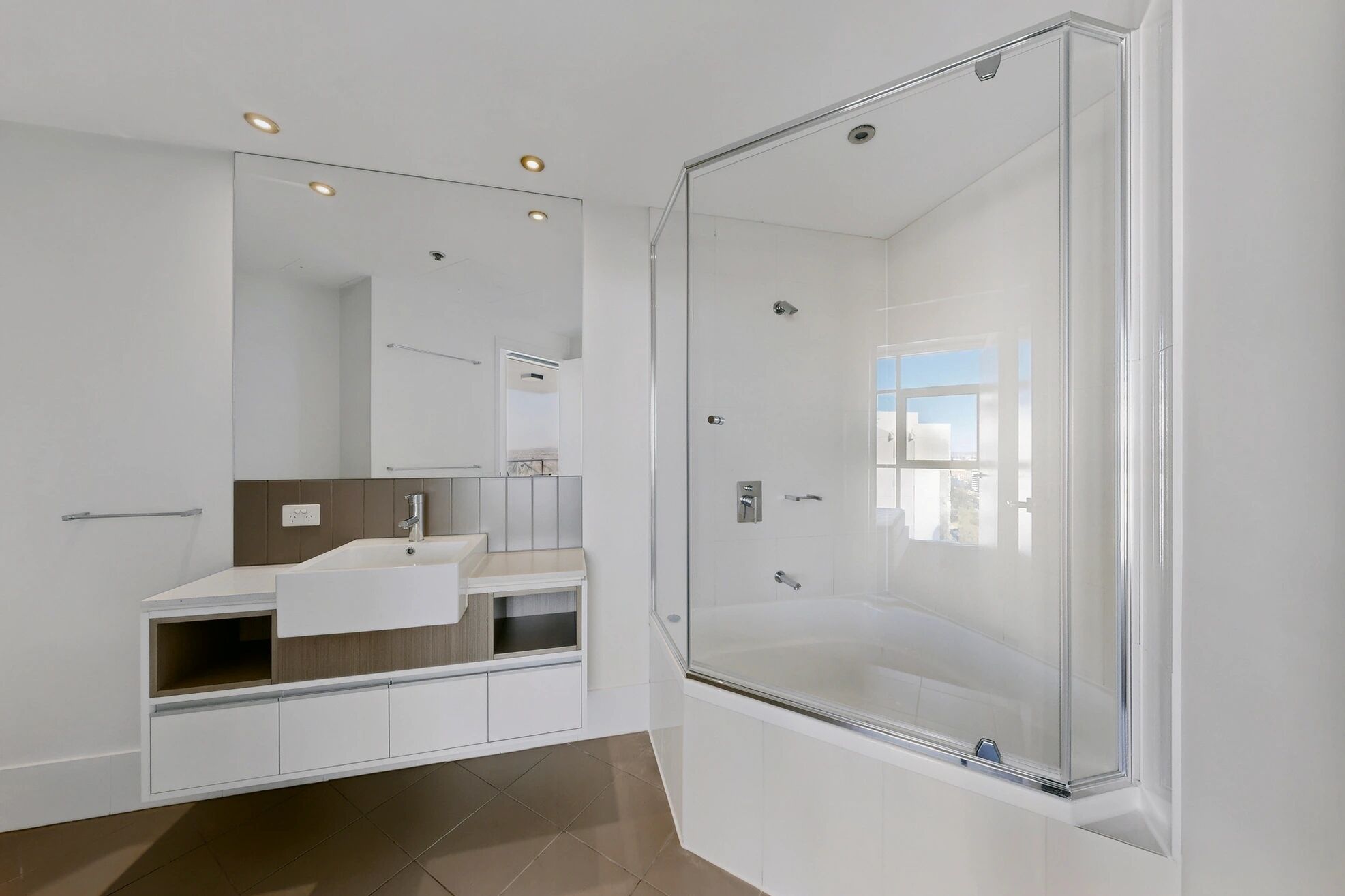 Deluxe Apartment, River View | Bathroom