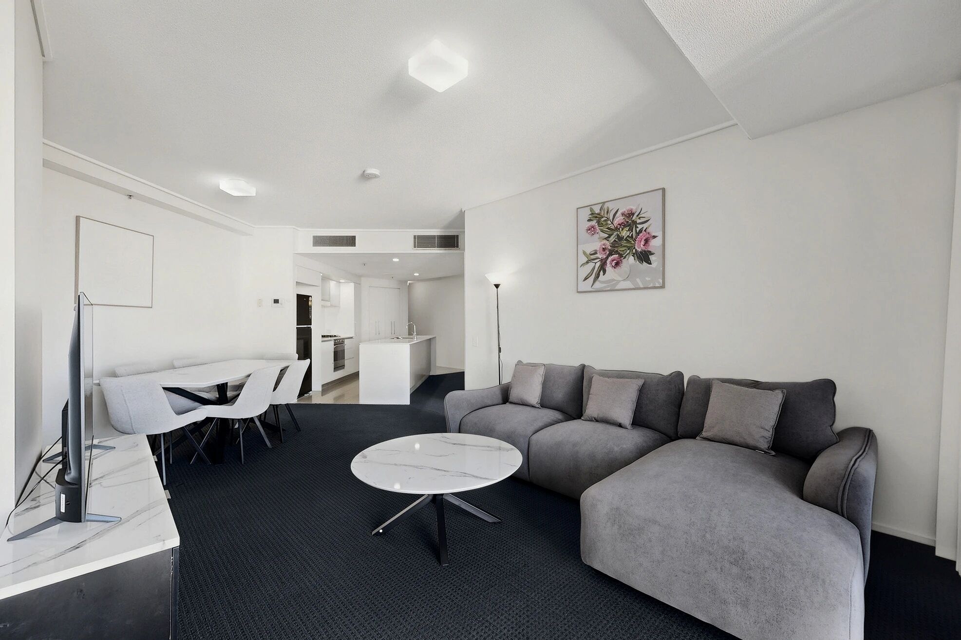 Deluxe Apartment, River View | Living area