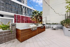 Outdoor dining - The Gilded Gallery I Art-Inspired Luxe (Brisbane City)