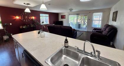 Cozy Botanical Retreat, Near Skiing, Restaurants & Yellowstone