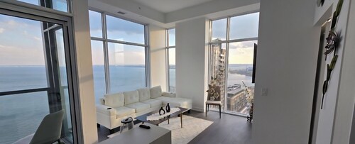 Waterfront condo in Burlington