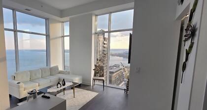 Waterfront condo in Burlington