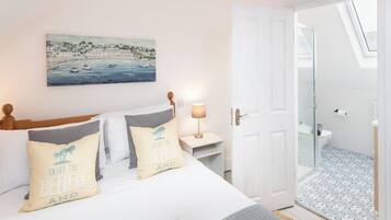 5 bedrooms, iron/ironing board, WiFi, bed sheets