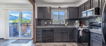 Tails and Trails - Fun Views! Cascade Locks, Pet Friendly