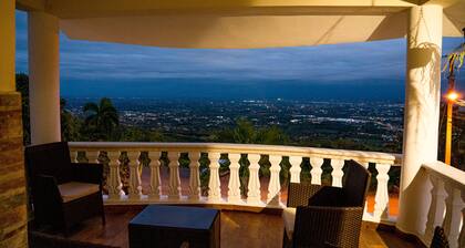Charming 3-bedroom house with AC in Santiago de los Caballeros Camp David.
