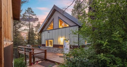 Two Top Stop | 15min to Yellowstone, Hot Tub, Arcades, BBQ!