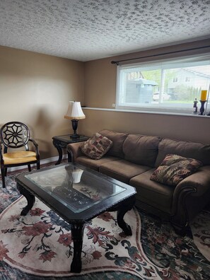 Living area - A cozy place, centrally located (Grand Falls-Windsor)