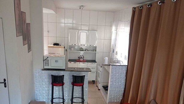A modern apartment with a kitchen, dining area, and living room. - Quiet corner (Igarapé)