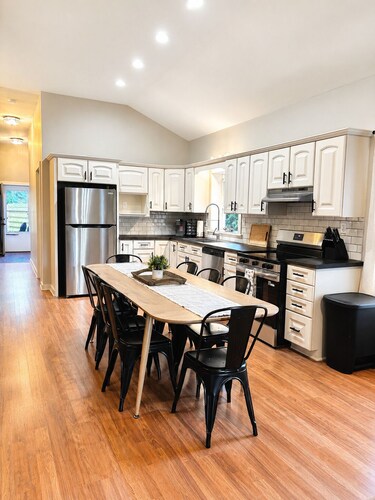 2 Homes on Same Property, Sleeps 13, 5 Bedrooms, 3 Bathrooms, Game Room, A/C